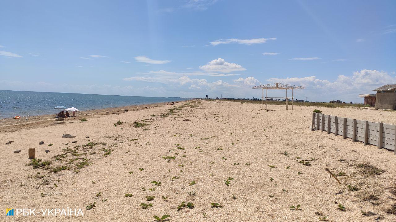 Как выглядит оккупированная Арабатская Стрелка в разгар лета: эксклюзивные кадры